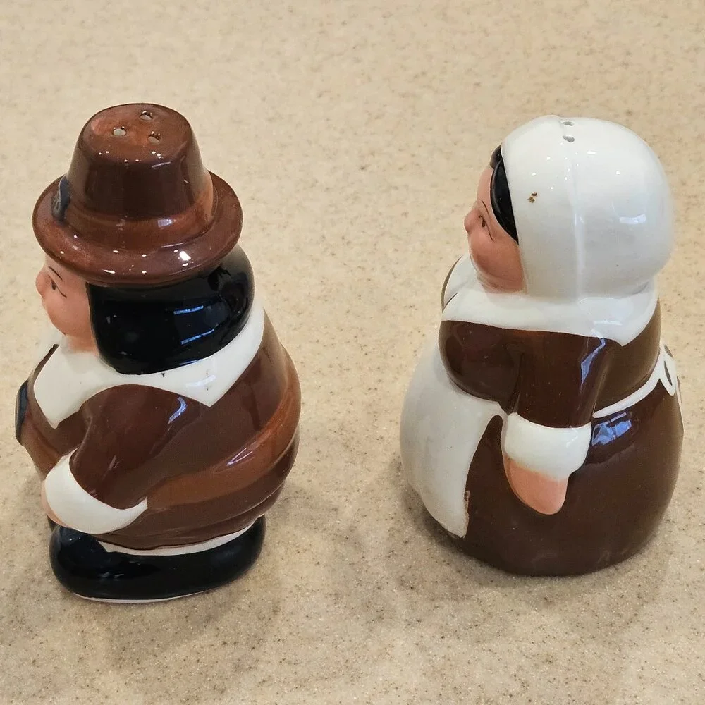 LIMITED PUBLIX CERAMIC THANKSGIVING FALL PILGRIM SALT & PEPPER SHAKERS SET